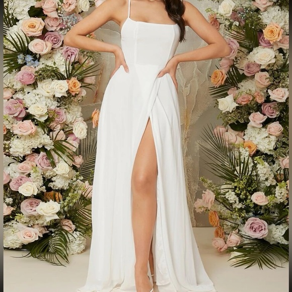 Dresses & Skirts - Beautiful slit dress